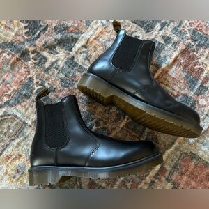 Dr. Martens Chelsea 2976 smooth boot